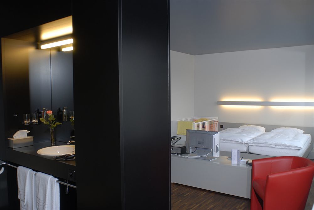 בזל Dasbreitehotel Am Rhein מראה חיצוני תמונה